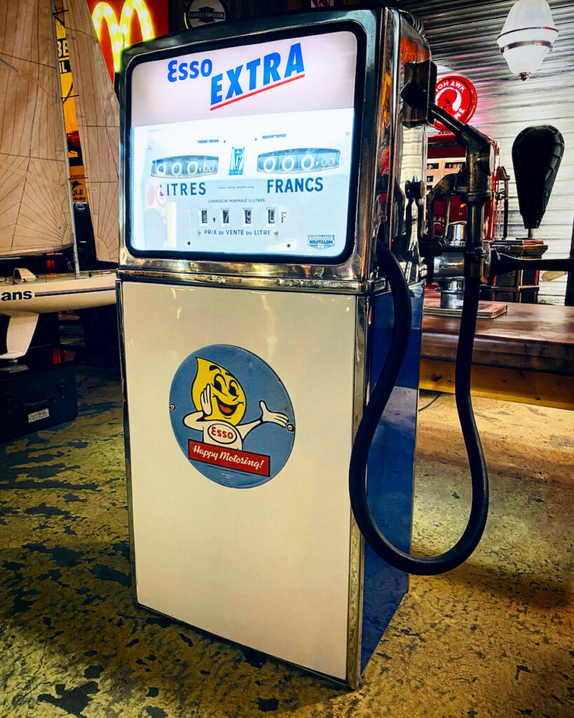 Esso gaz pump vintage