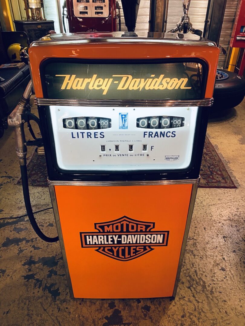 Pompe à essence ancienne Harley Davidson