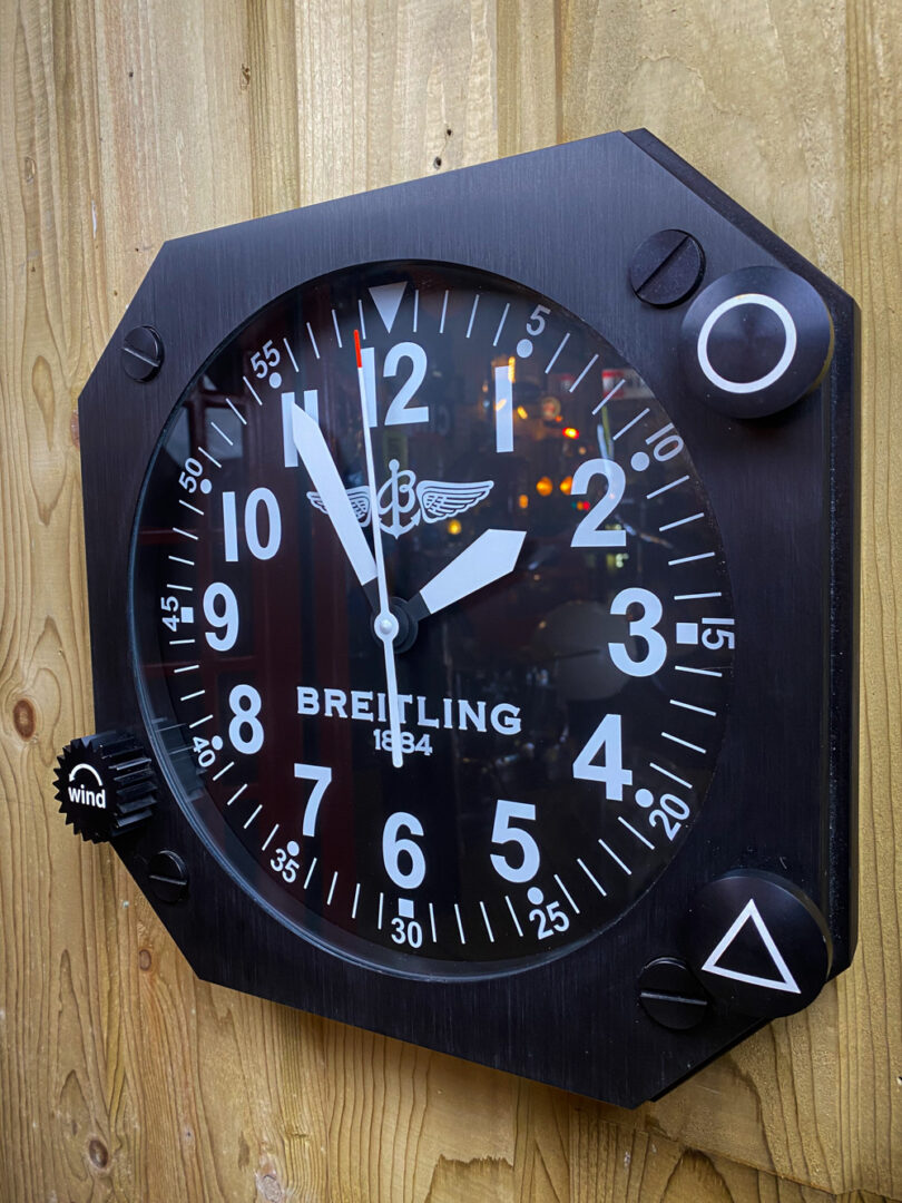 Grande horloge murale Breitling