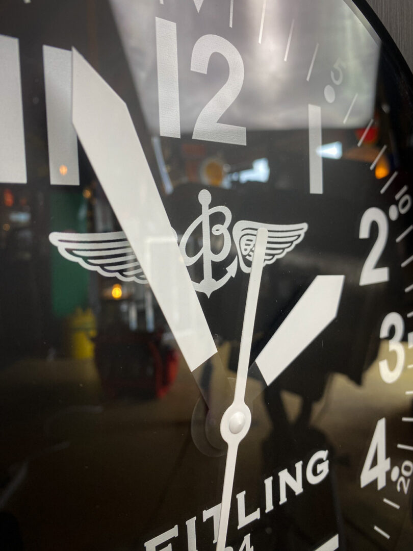 Horloge Breitling en métal