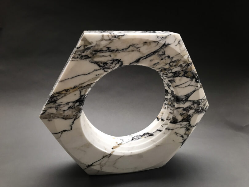 sculpture Pyrénées marble