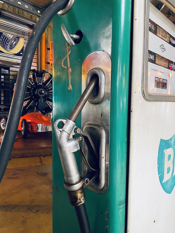 Pompe à essence ancienne