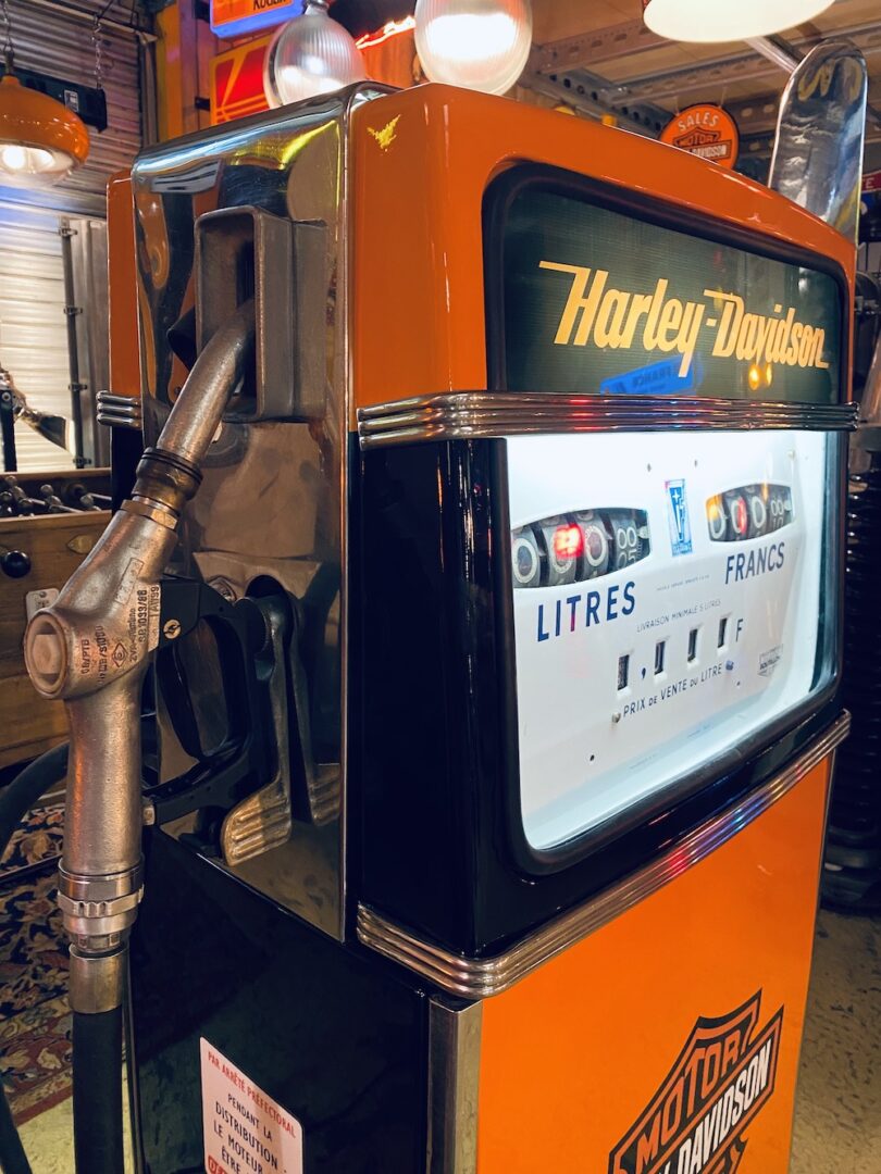 ancienne pompe à essence Harley Davidson