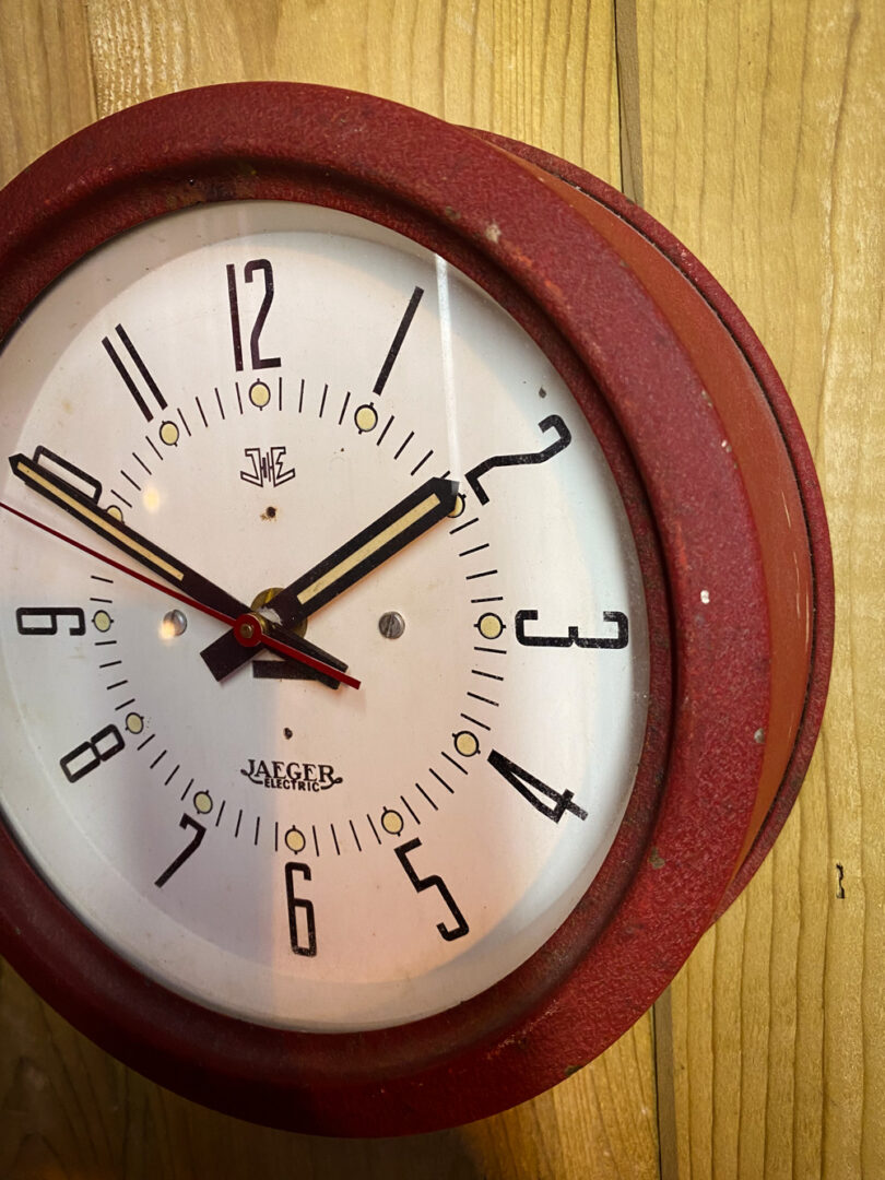 Horloge ancienne design