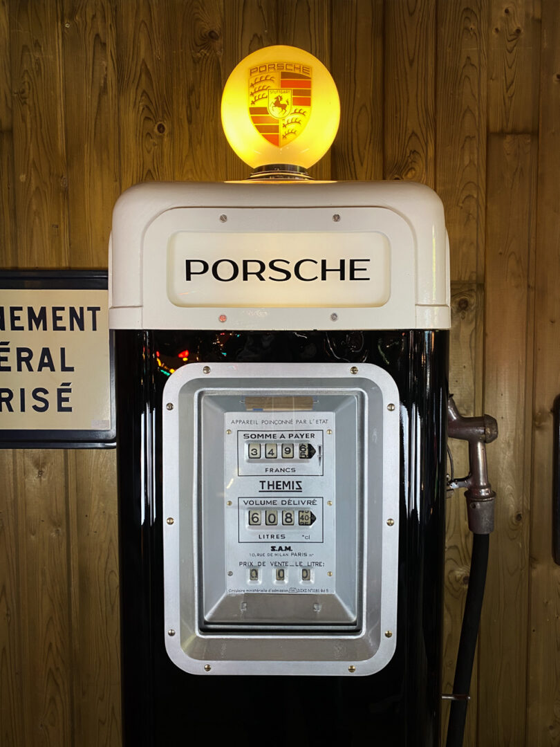 Pompe à essence Porsche de collection