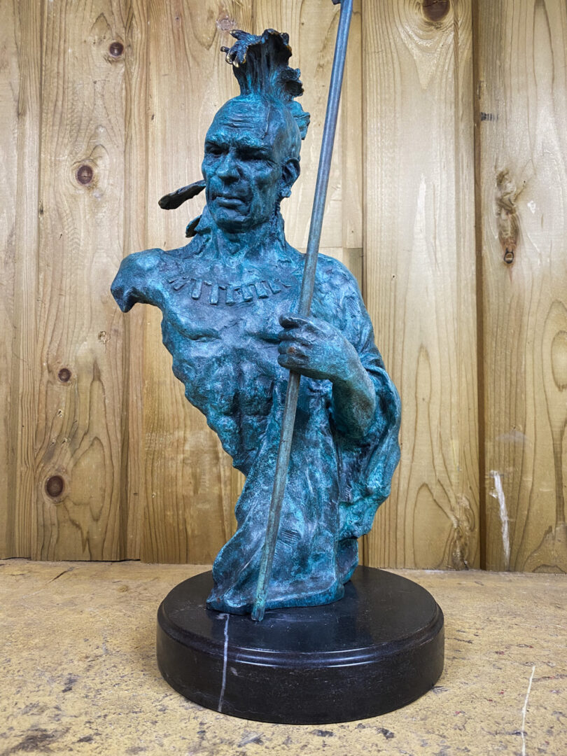 Sculpture en bronze d'un buste d'indien