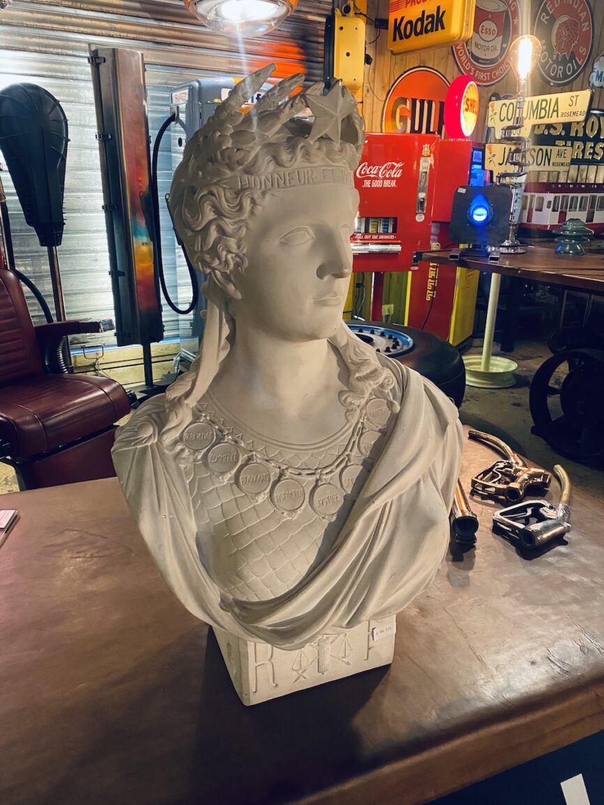 Buste de Marianne signé