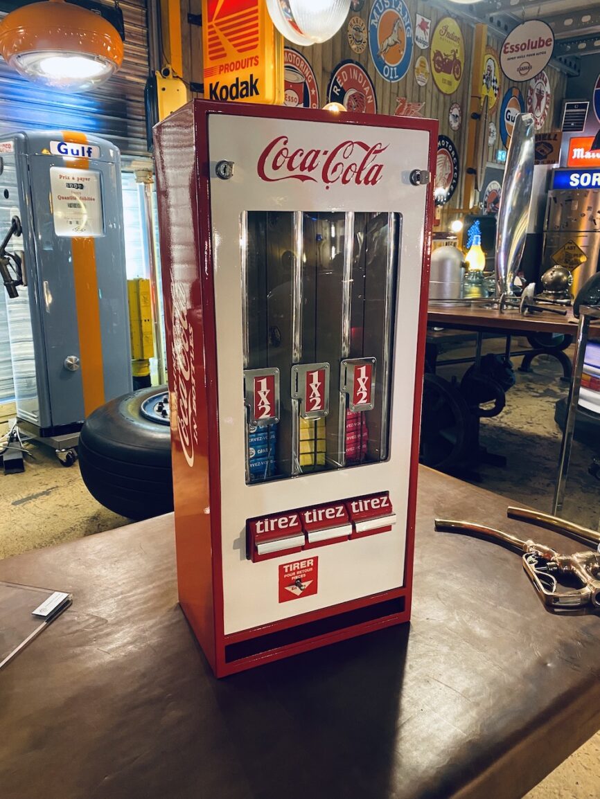 Distributeur goodies ancien