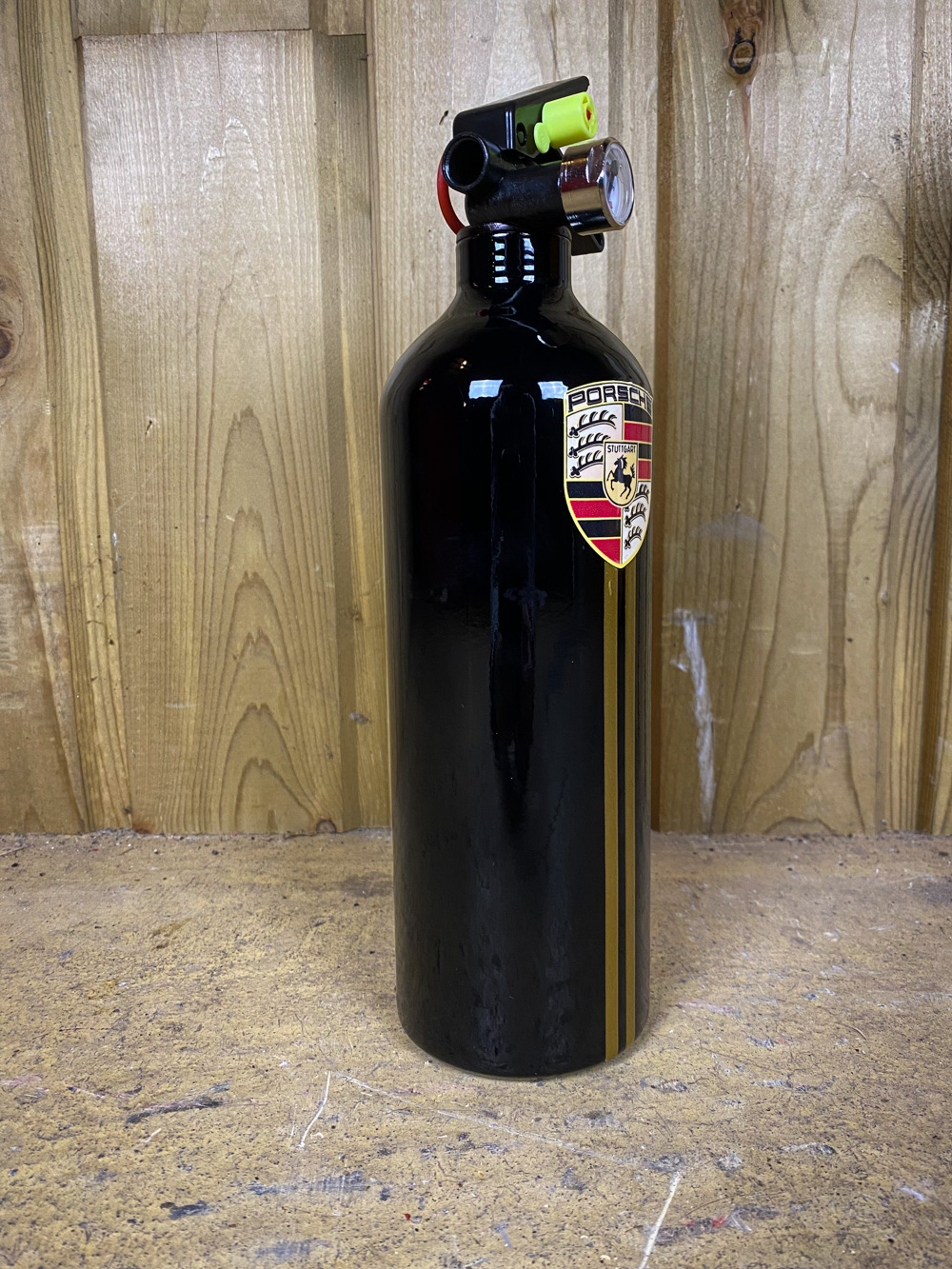 Extincteur aux couleurs Porsche