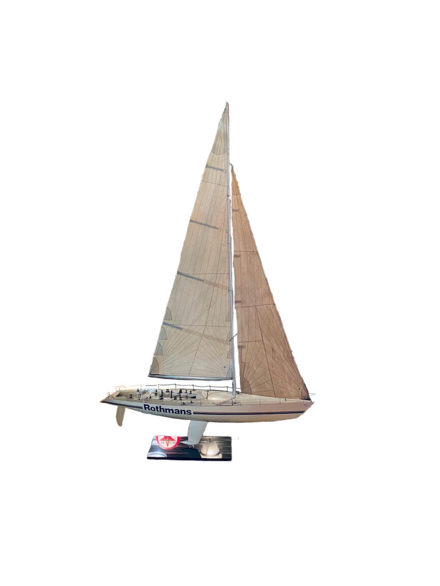 Maquette de voilier de course