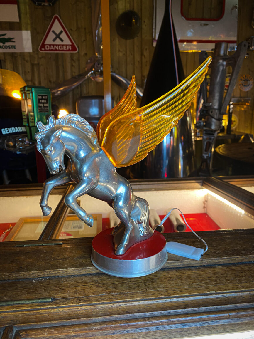 Mascotte de voiture cheval ailé