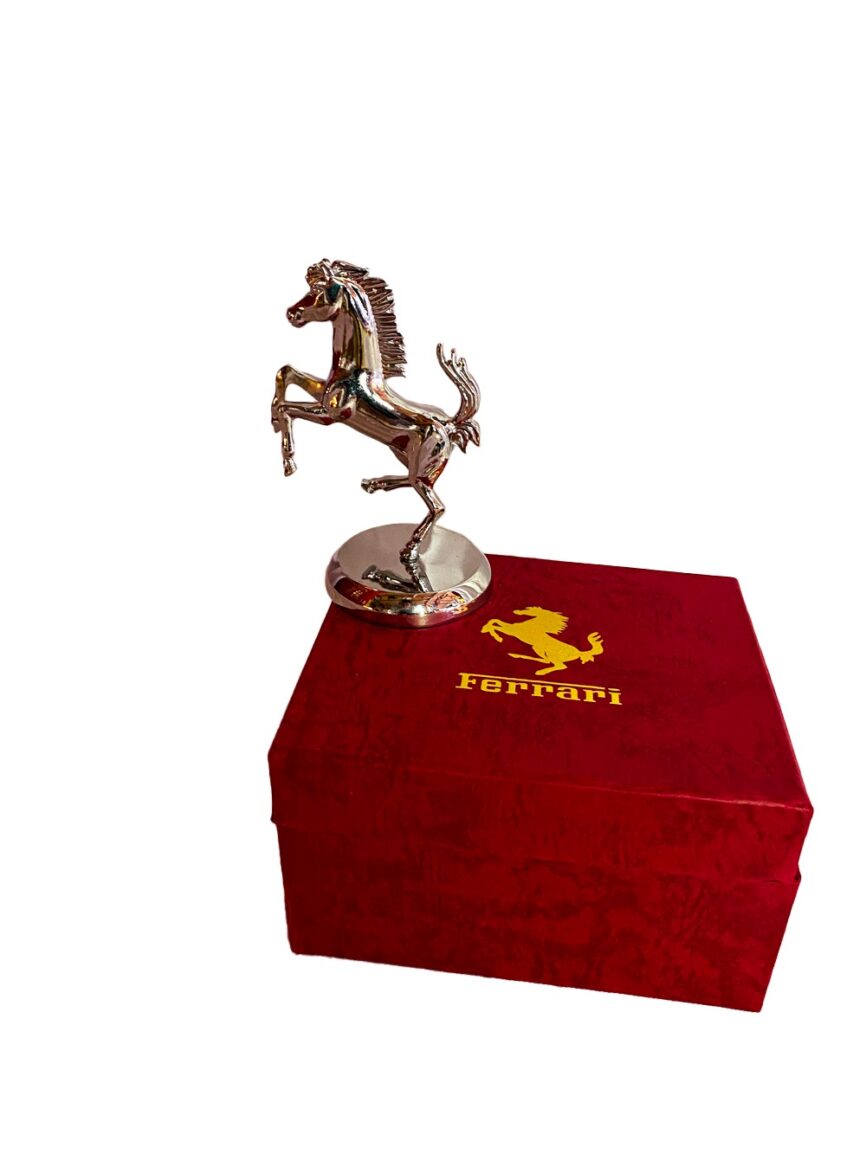 Mascotte emblème ferrari