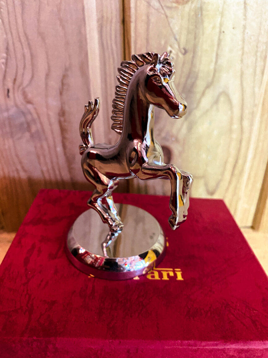 mascotte ancienne ferrari