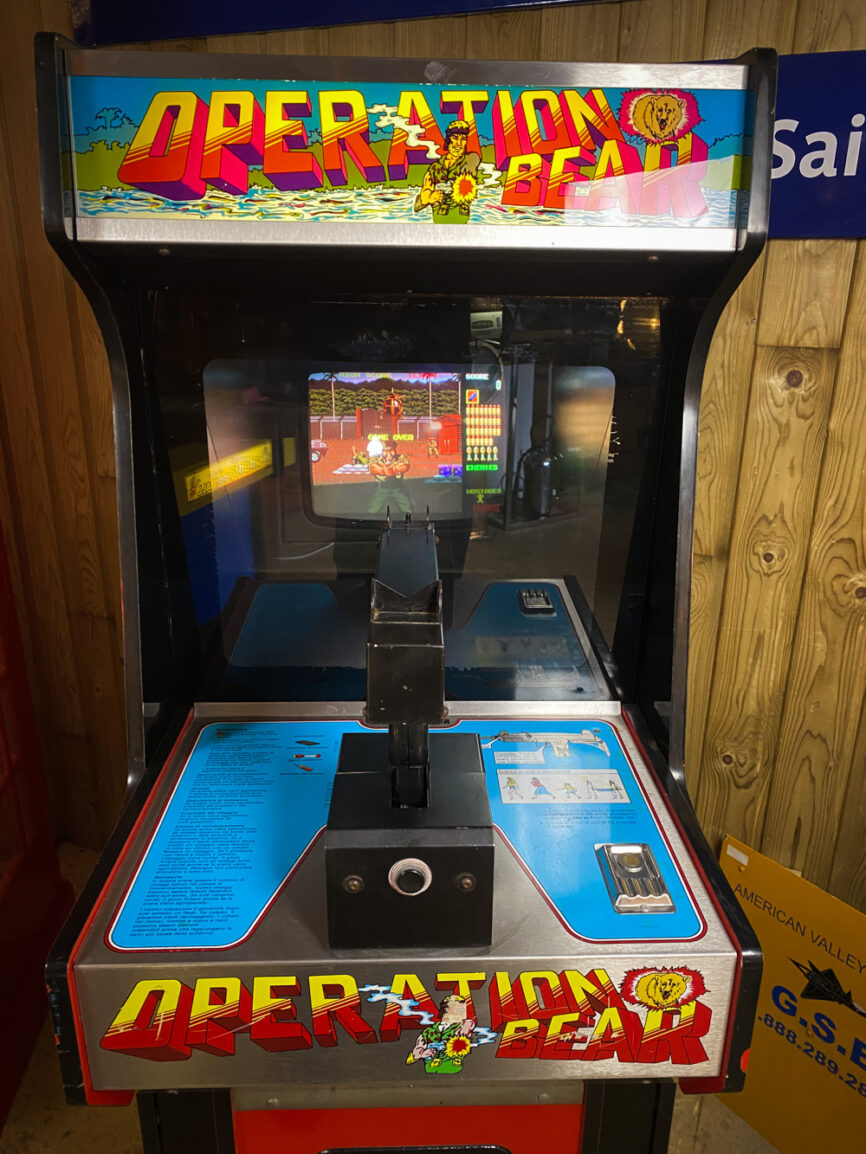 Borne d'arcade opération bear