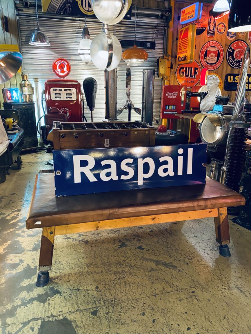 Plaque du métro parisien en émaille