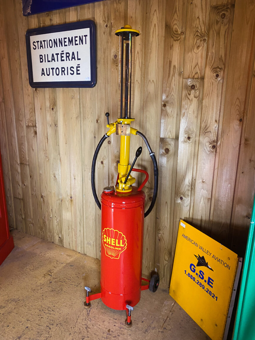 Pompe à huila ancienne Shell