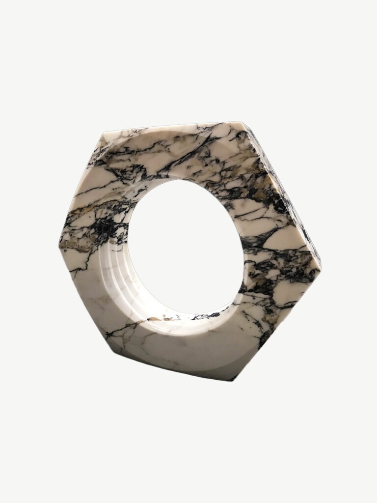 sculpture ecrou en marbre