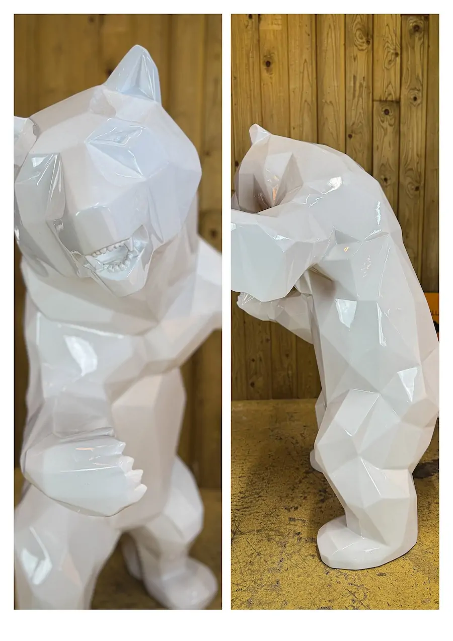statue standing bear par Orlinski