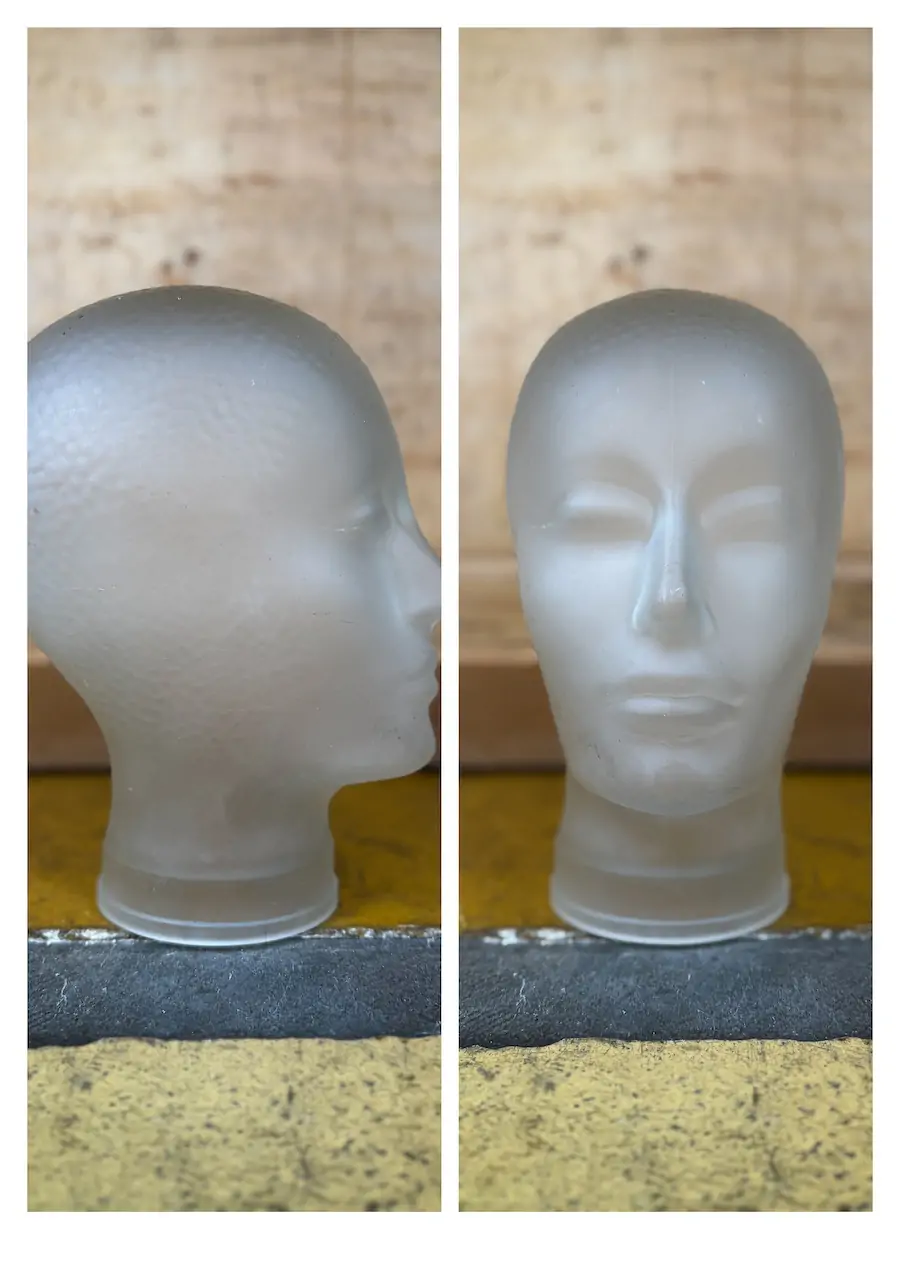 Sculpted head in frosted glass 20cm - Image 3