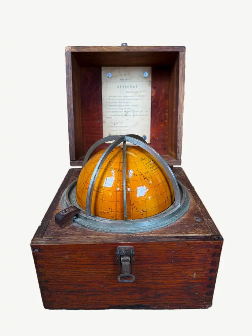 globe céleste de navigation ancien