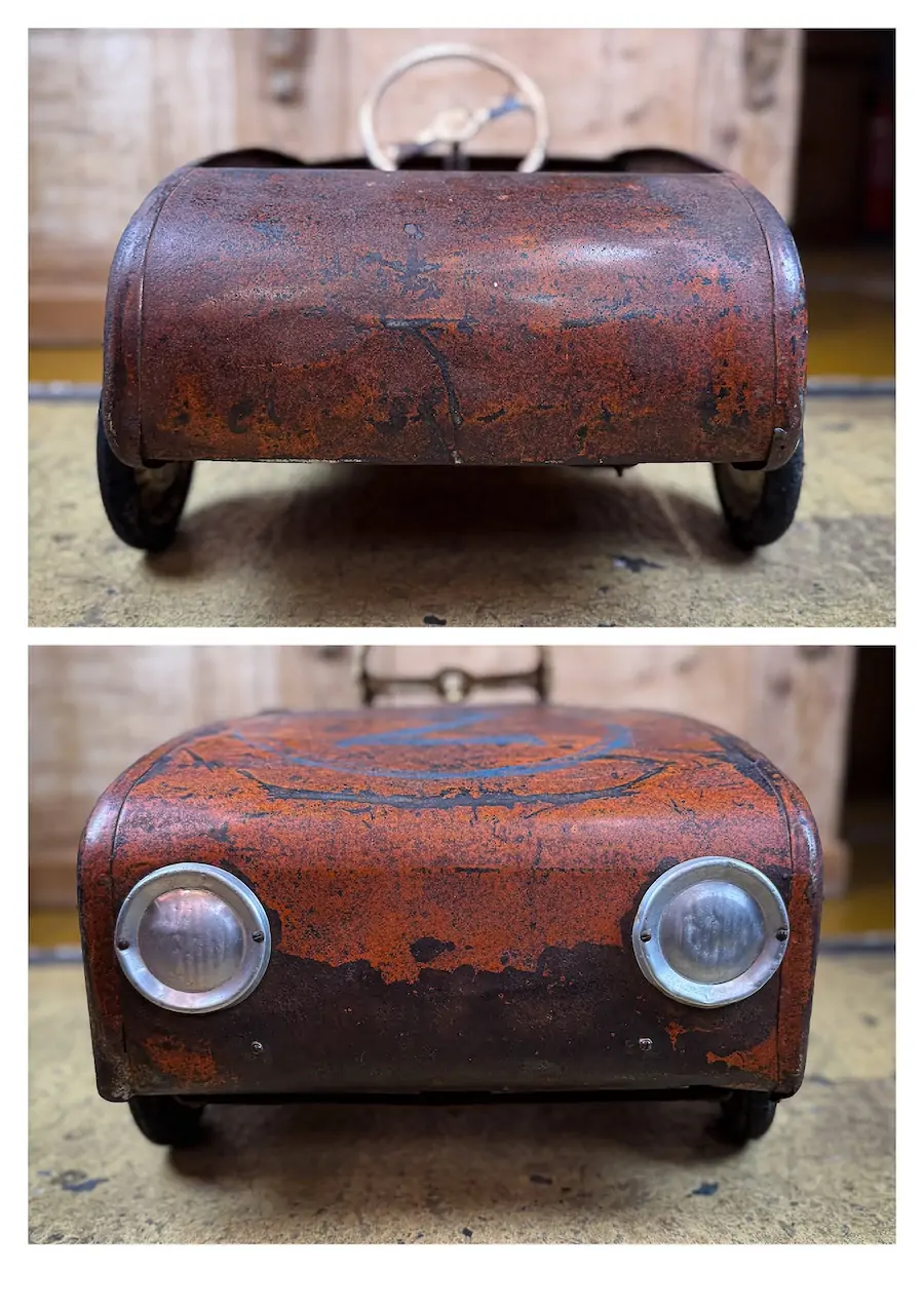 voiture à pédales rétro