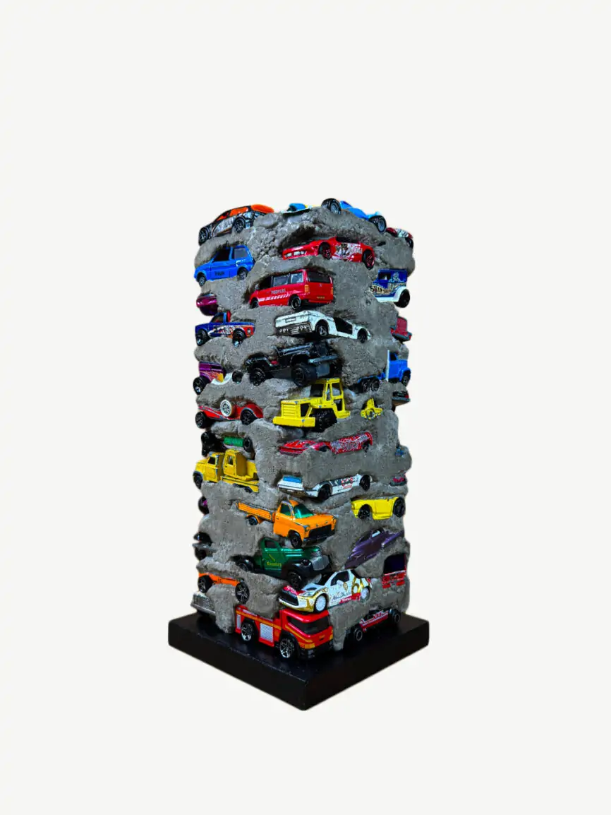 sculpture compression béton Urban Toy Tower