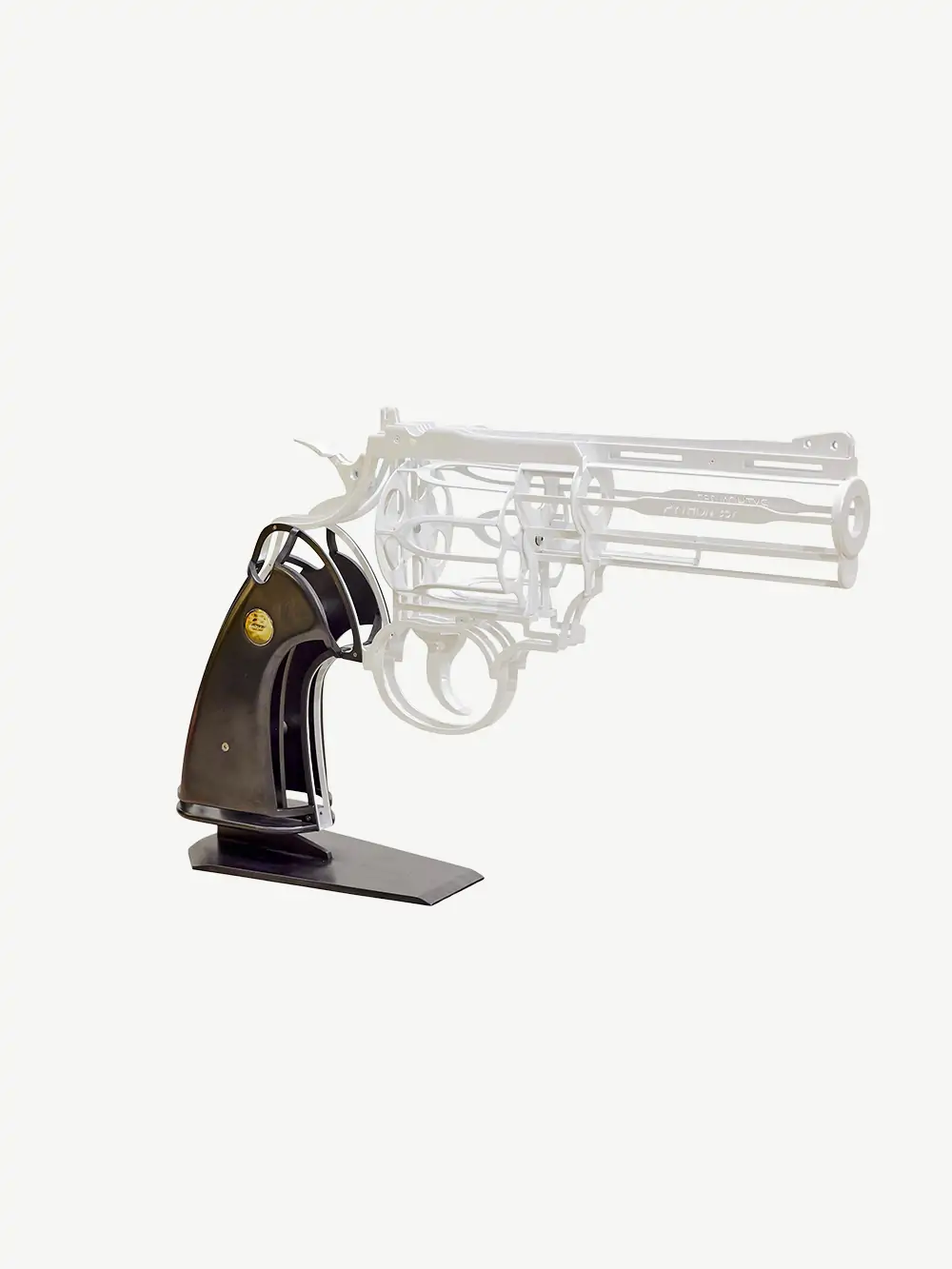 White Revolver par Jean Octobon