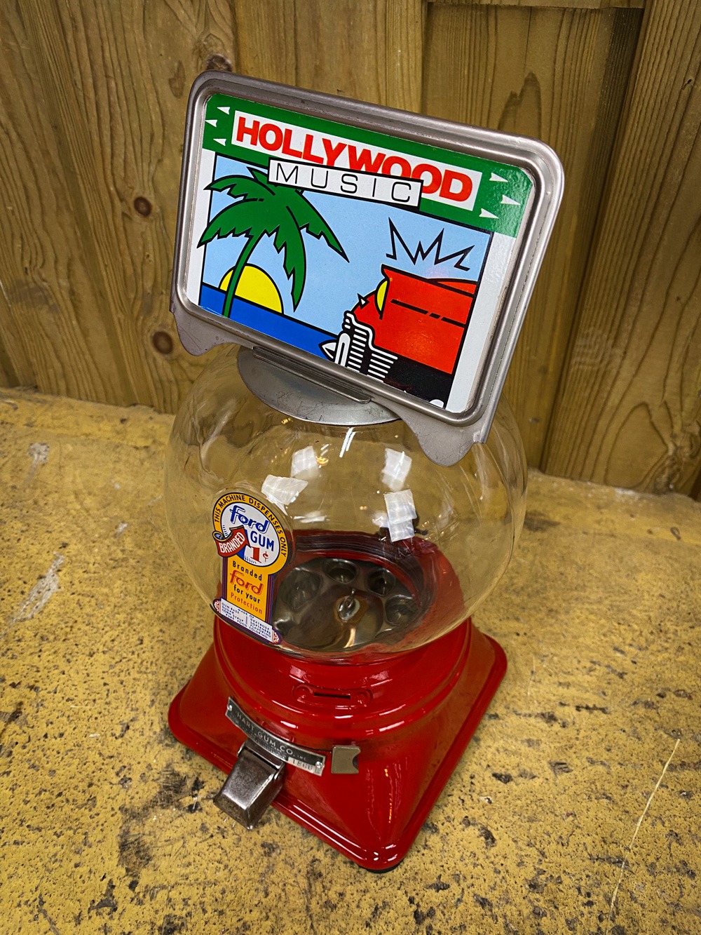 distributeur à bonbons Ford vintage