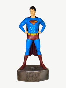 Statue superman géante