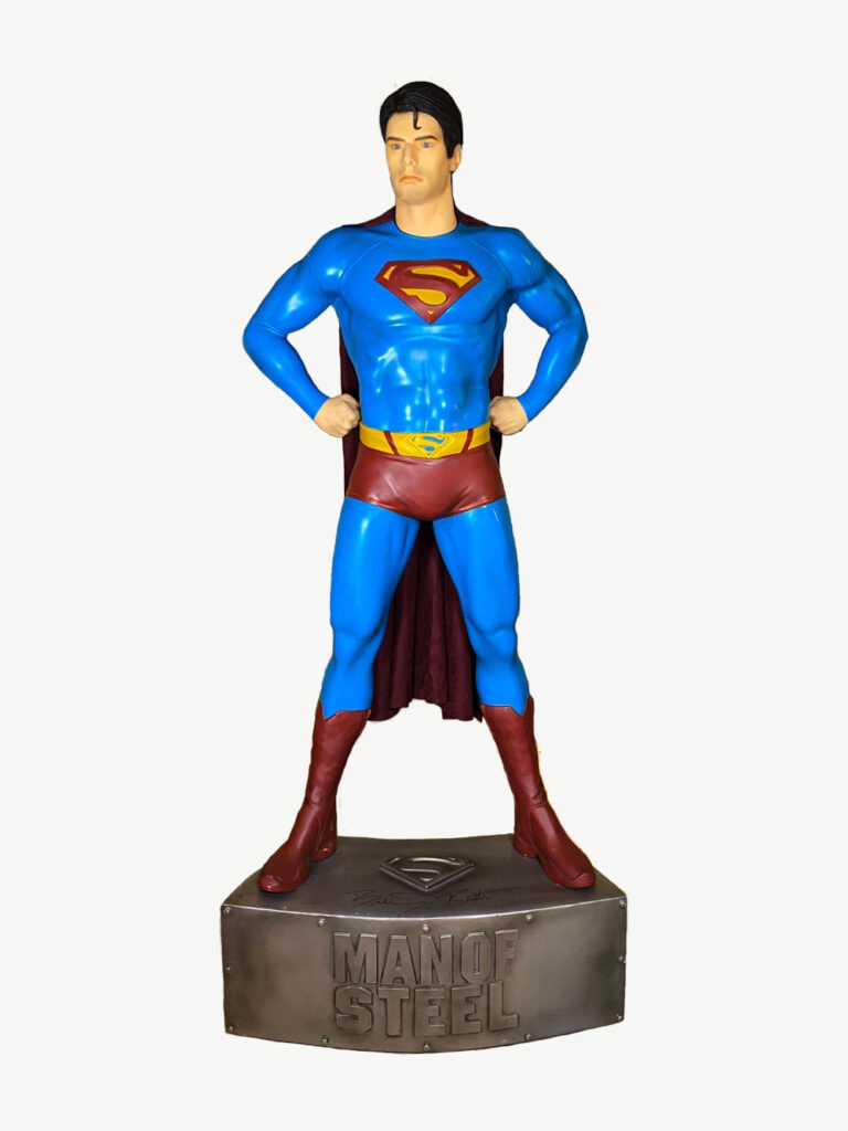 Statue superman géante