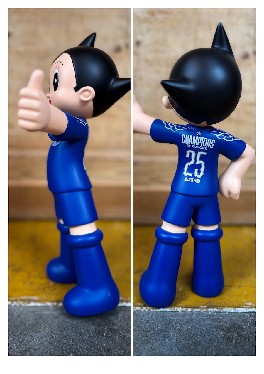statue Astro Boy Paris Saint Germain Bleu