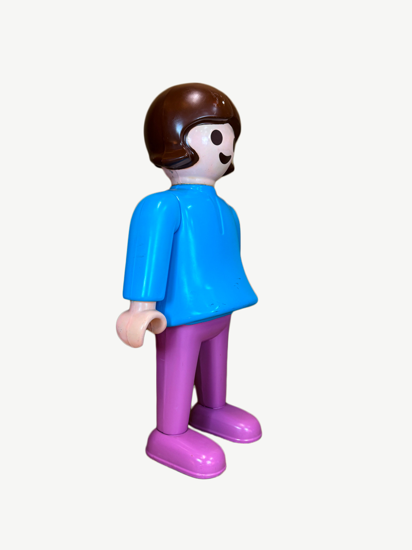 statue Playmobil géant petite fille