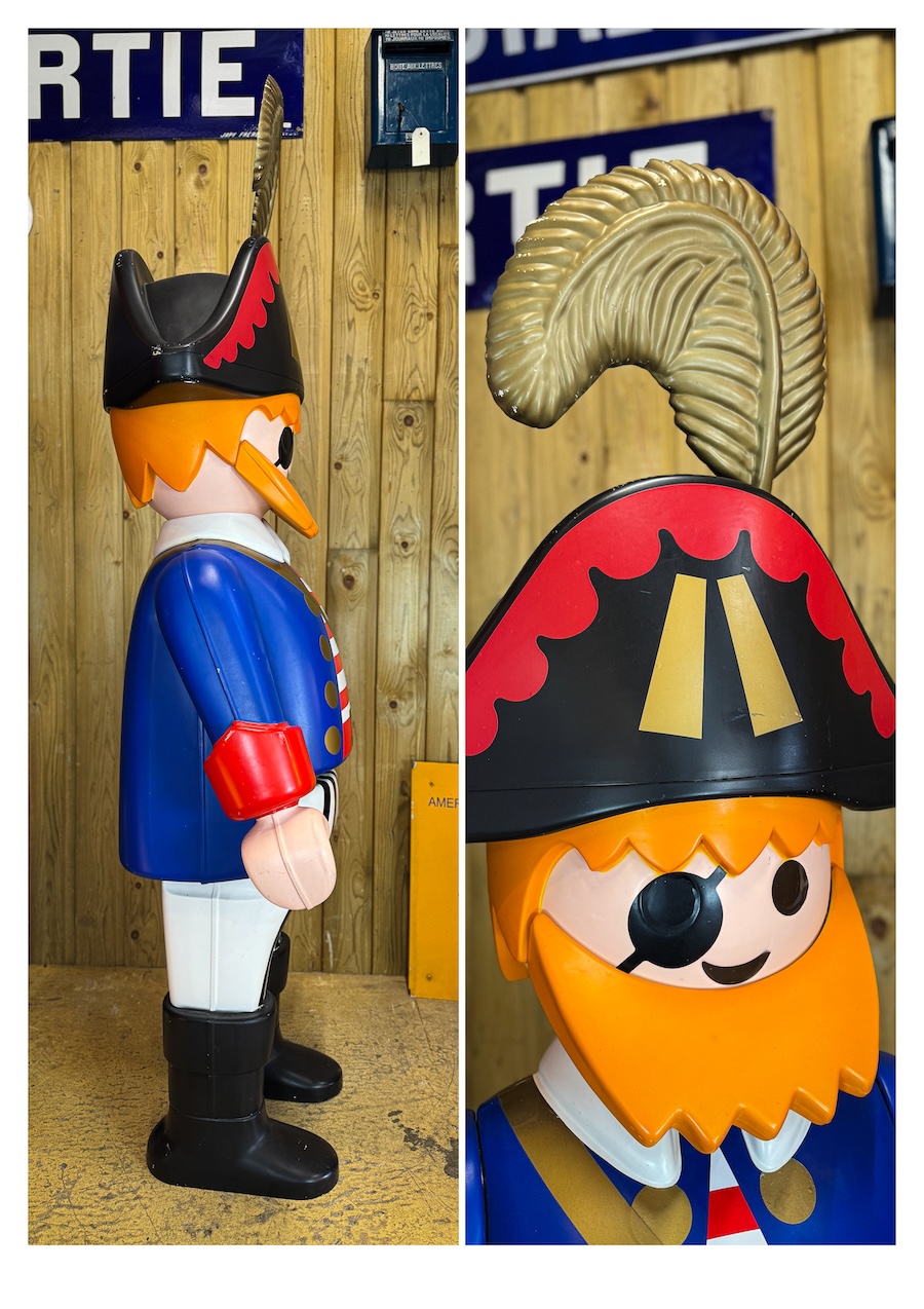 statue Playmobil géant pirate